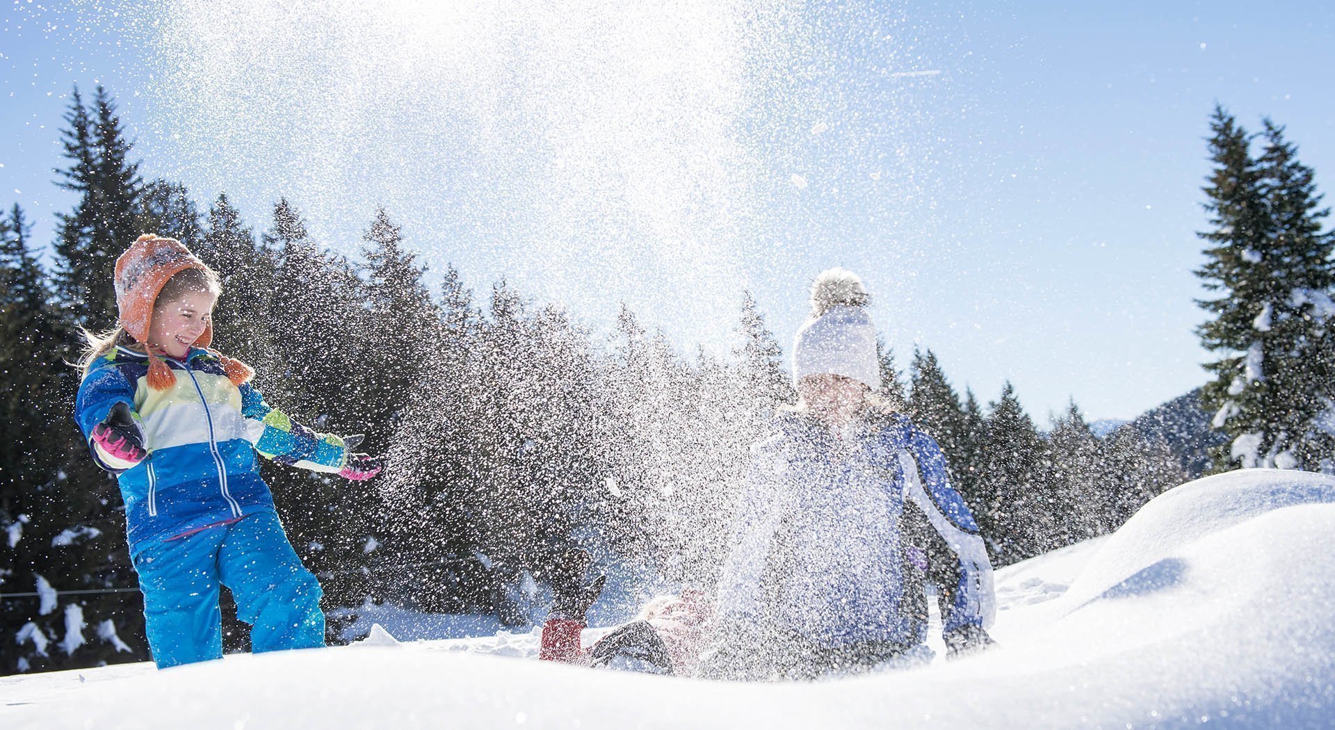 Skifahren, roSkifahren, rodeln und winterwandern in den Dolomiten deln und winterwandern in den Dolomiten